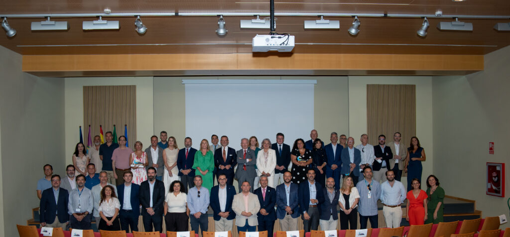 Foto de autoridades, socios y premiados