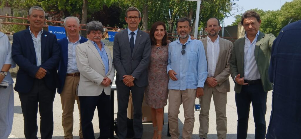 CMNC jutnto a Jorge Paradela